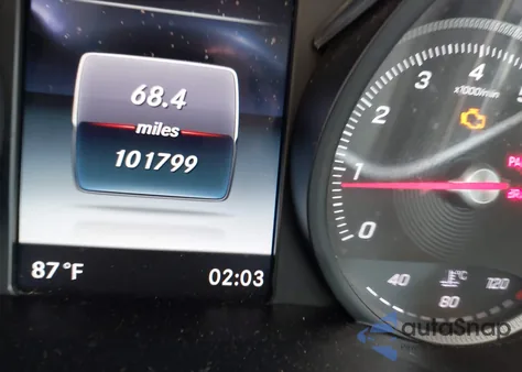 2015 Mercedes-Benz C 300 4Matic z USA, uszkodzony, nr VIN 55SWF4KB8FU005678